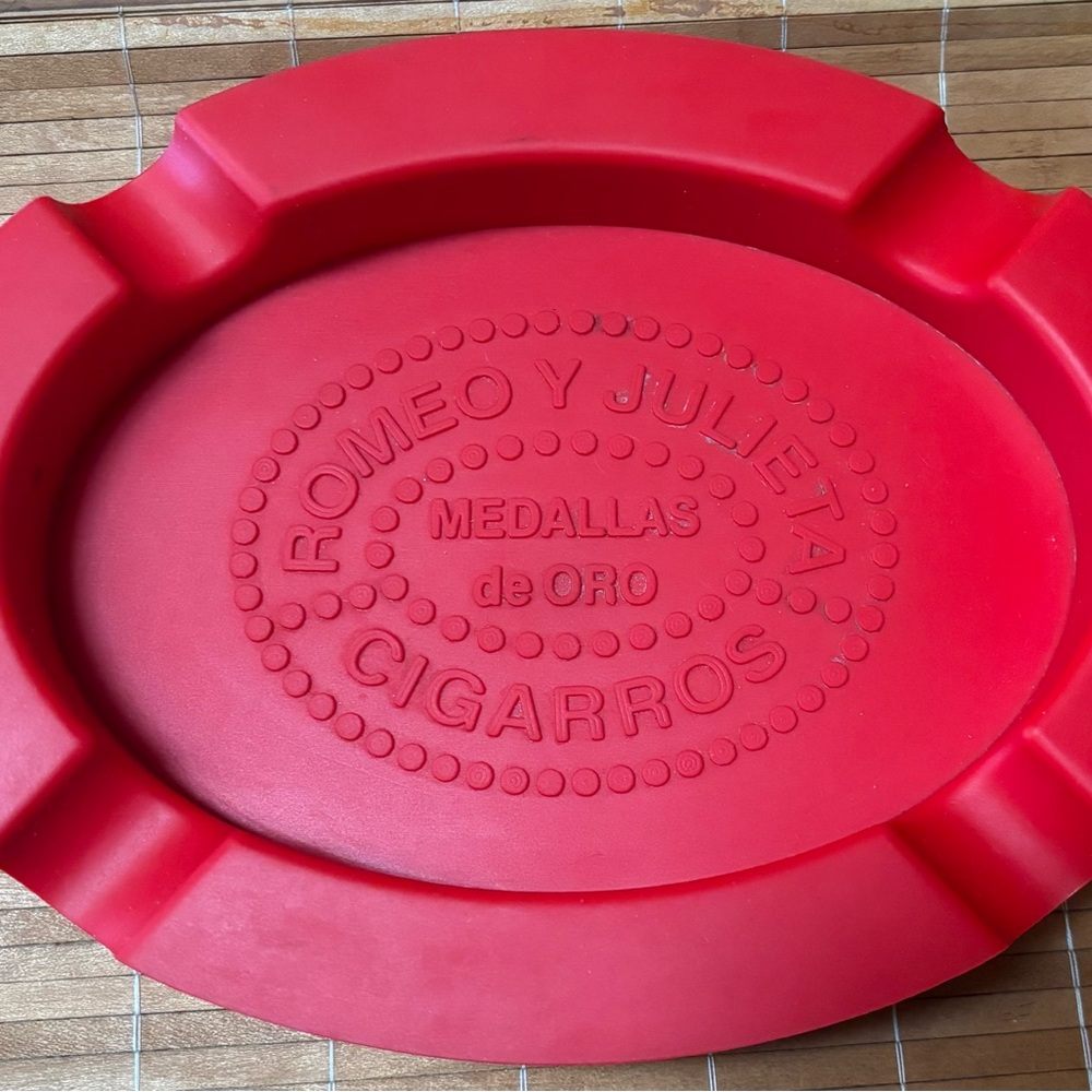 Silicone Cigar Ashtray - Picture 5 of 5